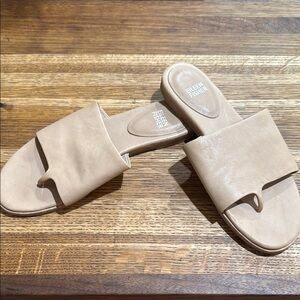 Eileen Fisher Women's Beige Slide Sandals